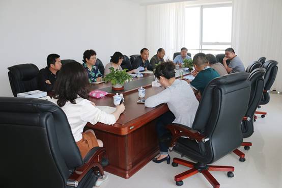 省商務(wù)廳副廳長朱小青協(xié)同西寧海關(guān)、省檢驗檢疫局一行深入企業(yè)就保稅物流中心封關(guān)運(yùn)營